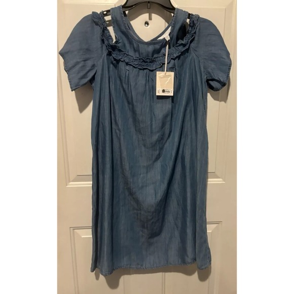 LC Lauren Conrad Dresses & Skirts - NWT‎ Lauren Conard Dress Women's Size M Short Cold Sleeve Blue Chambray